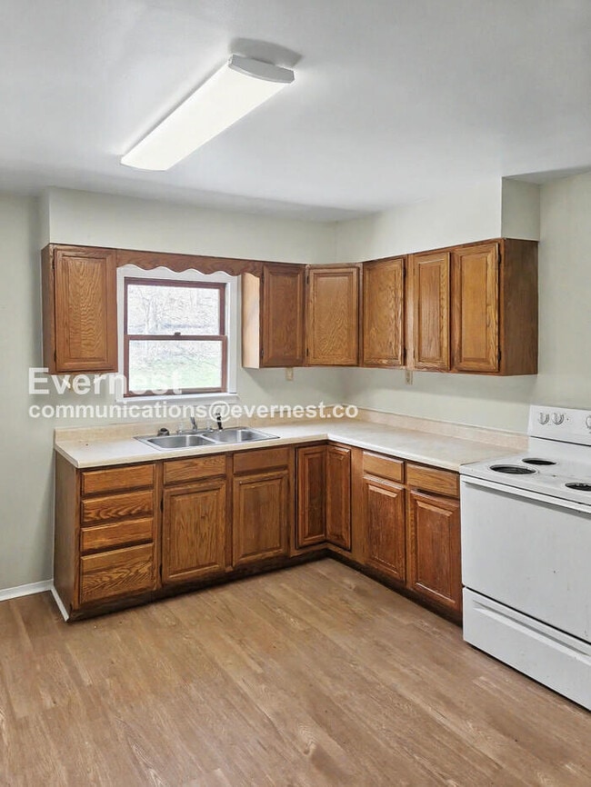 Building Photo - 193 Glenn St