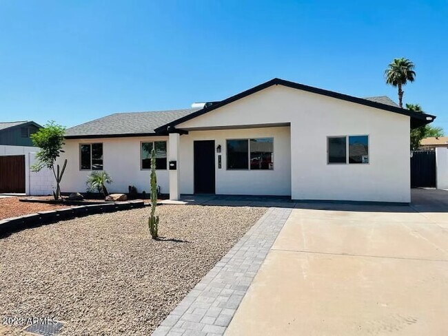 Building Photo - 1145 W Tulane Dr