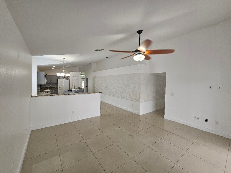 Building Photo - 12786 Maribou Cir