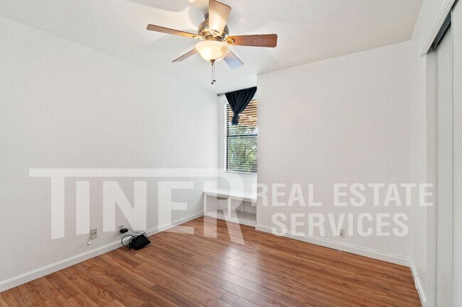 Building Photo - 3065 Cerro Cir