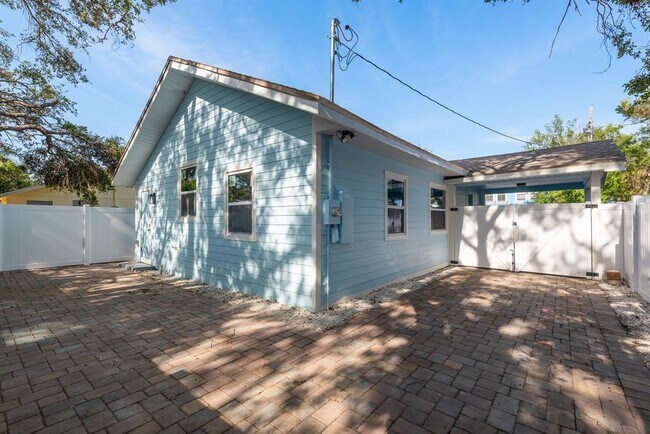 Building Photo - 110 Kenwood Ave