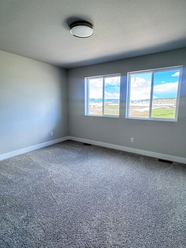Building Photo - Sage Meadows II Townhomes — Lakeside Livin...