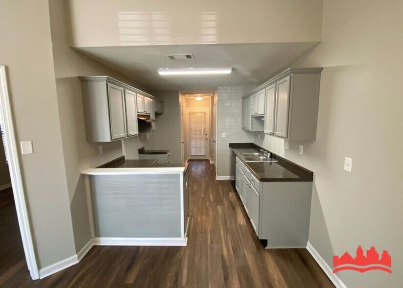 Building Photo - 7870 Shadowland Cove