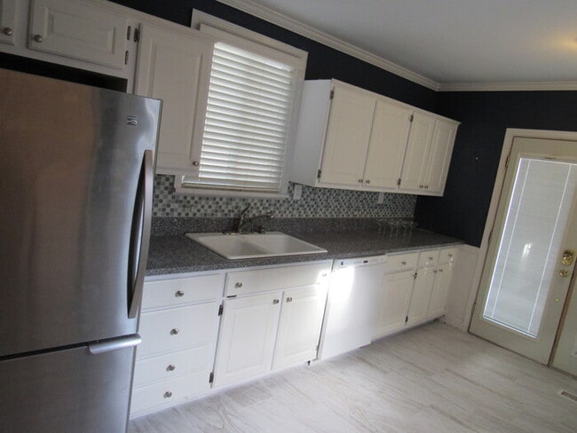 Building Photo - Cape Cod 3bed 1.5 bath in Westwood Hills, KS