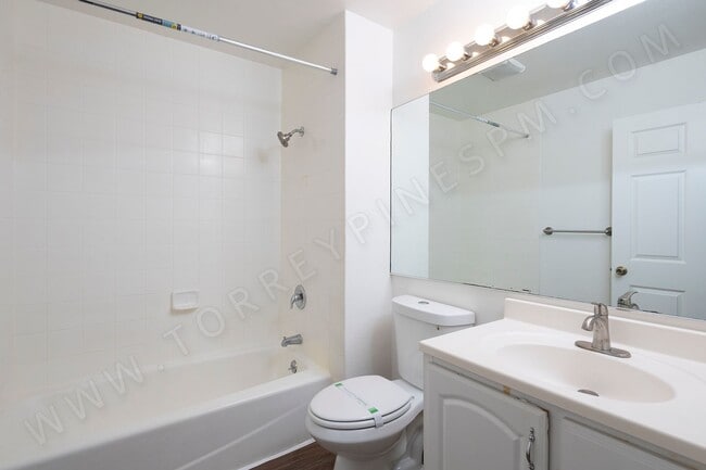 Building Photo - *OPEN HOUSE: 12/13 2:30-3:30PM* 2BR in Pacific Beach w/ a Fireplace and 2 Parking Spaces!