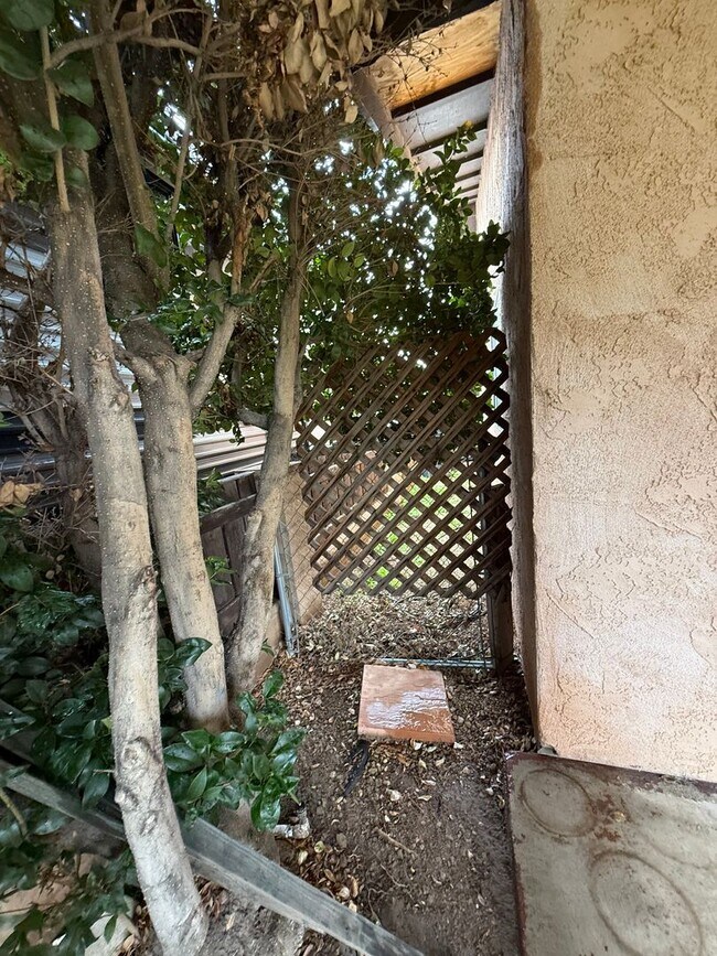 Building Photo - Victorville- Spring Valley Lake, 3 Bedrooms 2 bathrooms, New Paint