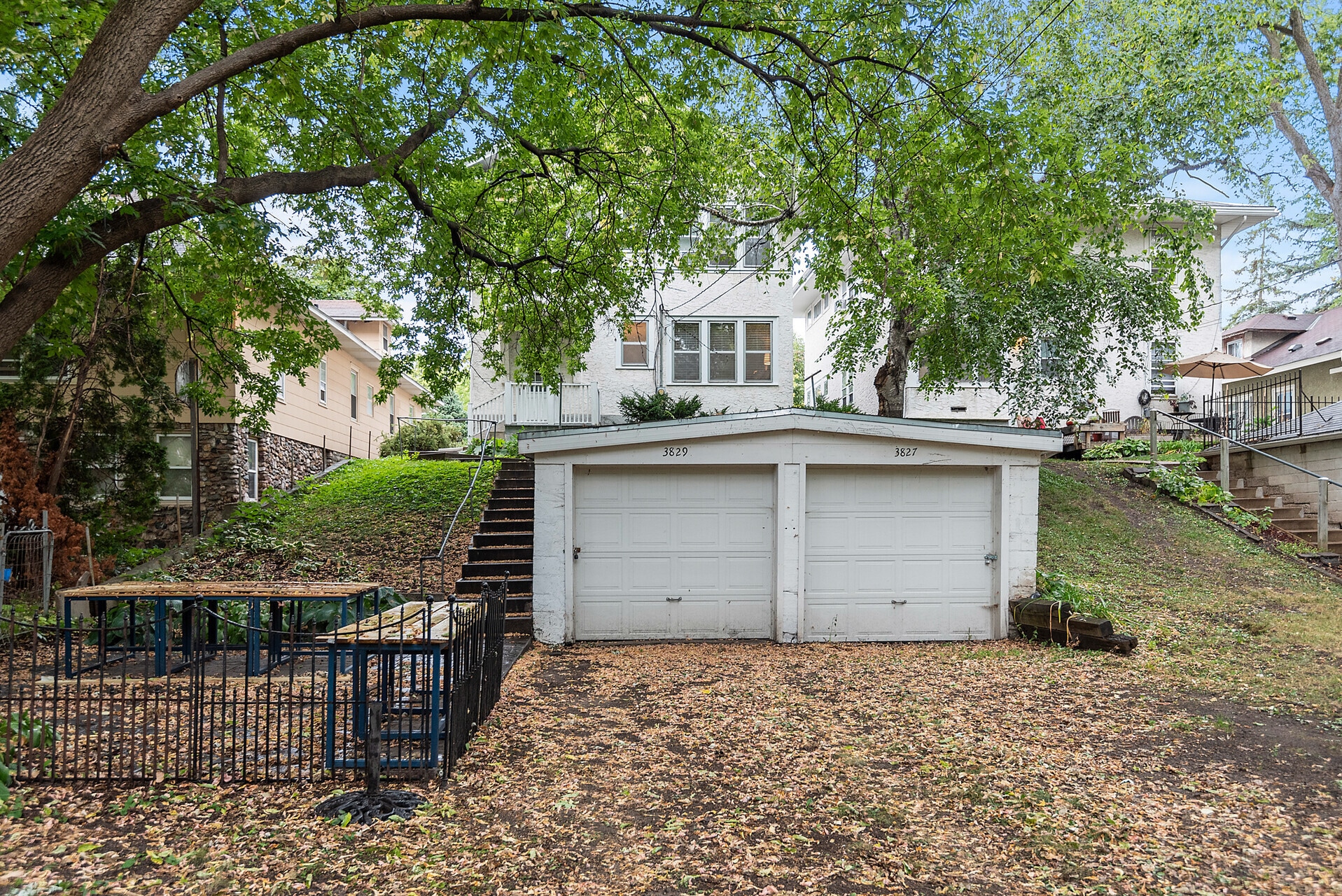 off-street parking is available in front of this garage - 3829 Blaisdell Ave