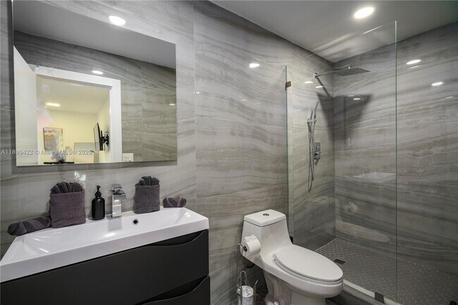 Building Photo - 1244 Garfield St