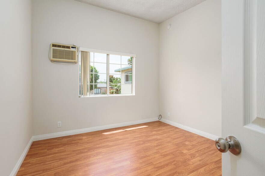 Building Photo - 5412 Willowcrest Ave
