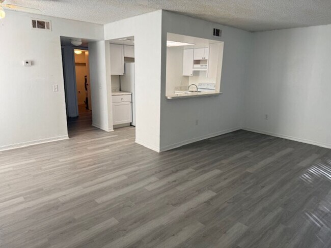 Building Photo - Coral Gardens one bedroom condo