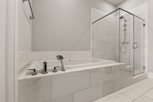 Building Photo - 8711 Oak Kolbe Ln
