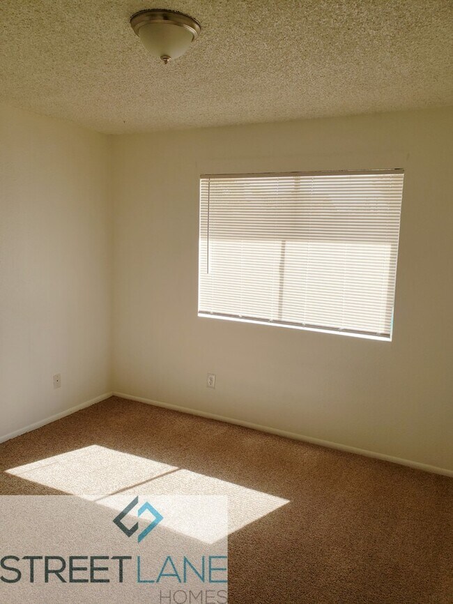Building Photo - REDUCED! - Now offering 1-month free!