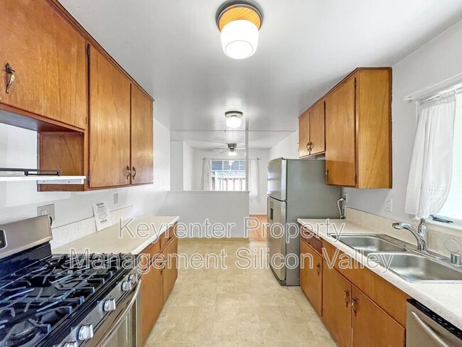 Building Photo - 1937 Stanley Ave