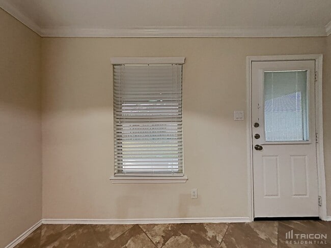Building Photo - 1607 Hickory Burl Ln