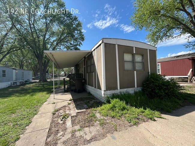 Building Photo - 192 Coachlight Dr