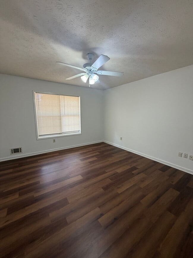 Building Photo - Charming Two-Story Home on a Corner Lot in Jonesboro