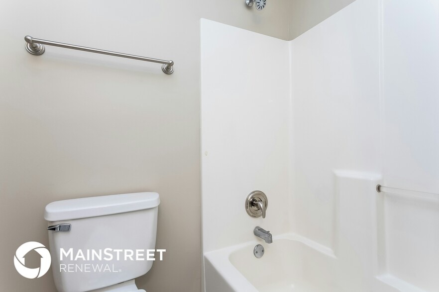 Building Photo - 2 Diamond Ct