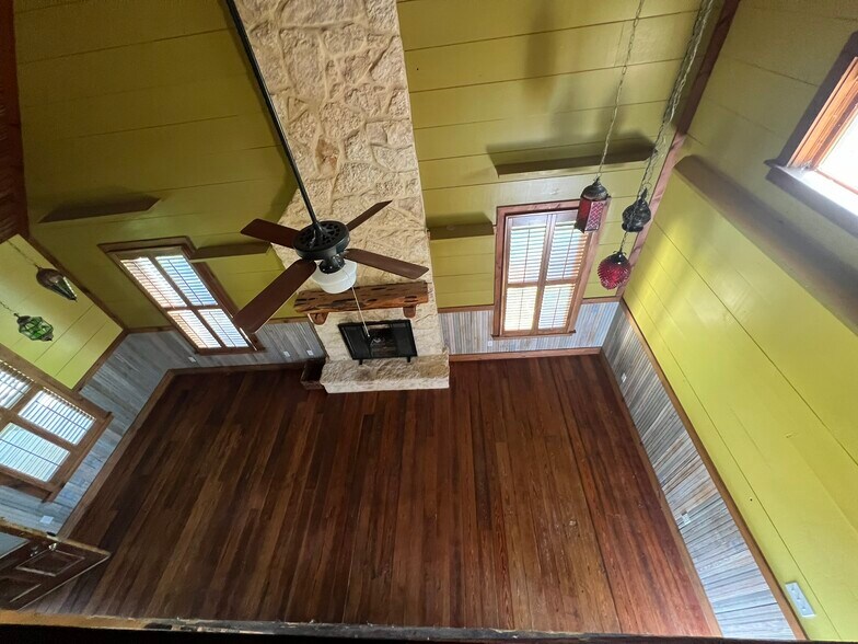 Building Photo - 813 W Bluebonnet Dr