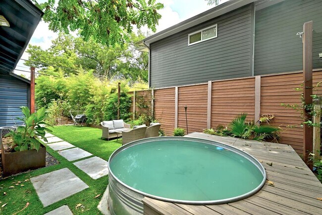 Building Photo - 53 Comal St