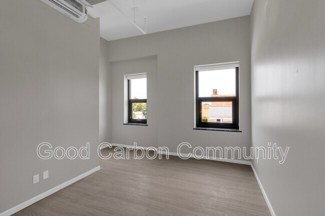 Building Photo - 401 Central