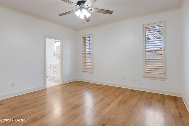 Building Photo - 126 Kingspointe Cir