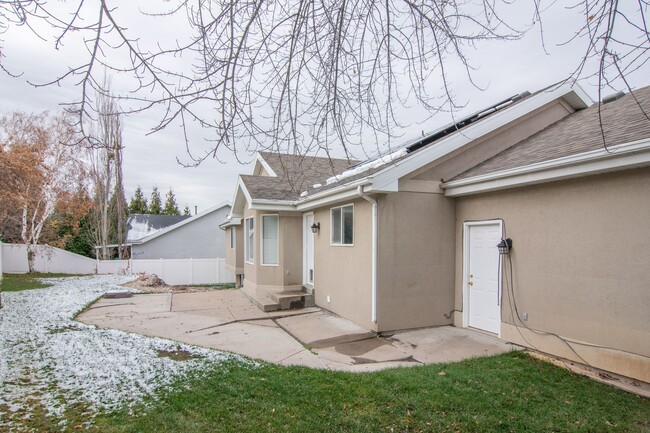 Building Photo - Gorgeous Bountiful Home w/ Solar & 3 Car Garage