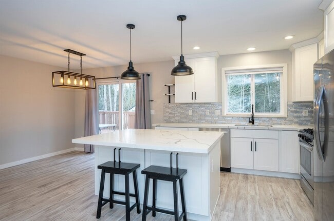 Building Photo - Spacious 3-Bedroom Home with Deck & Fenced Yard