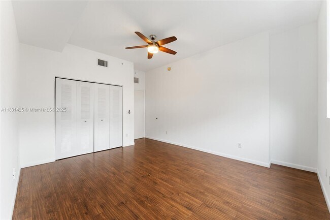 Building Photo - 1350 NW 8th Ct