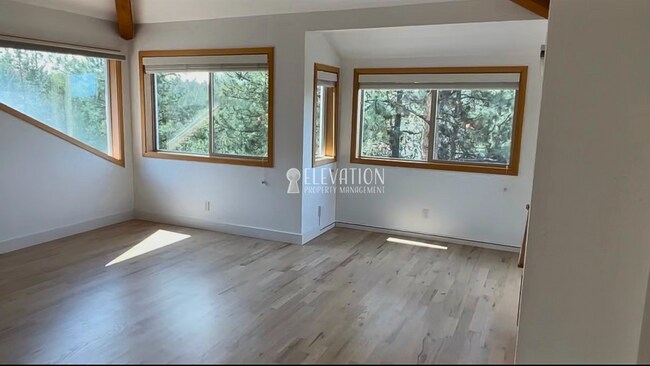 Building Photo - 5BR / 3.5BA Forest Retreat in NW Bend with ADU included