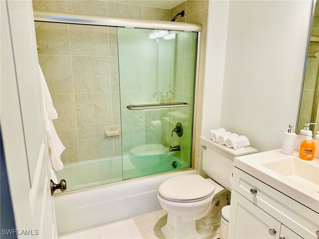 Building Photo - 2750 Gulf Shore Blvd N