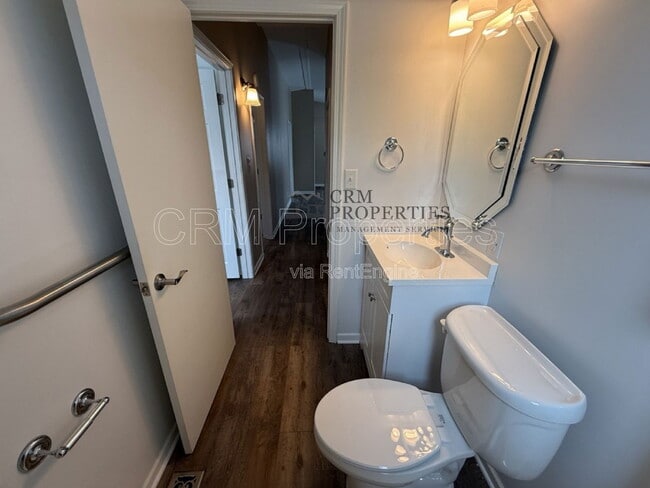 Building Photo - 1004 E Cornell Rd