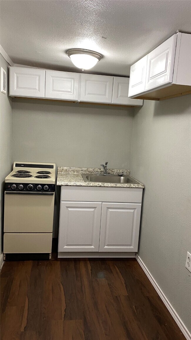 Building Photo - 109 Birchwood Dr