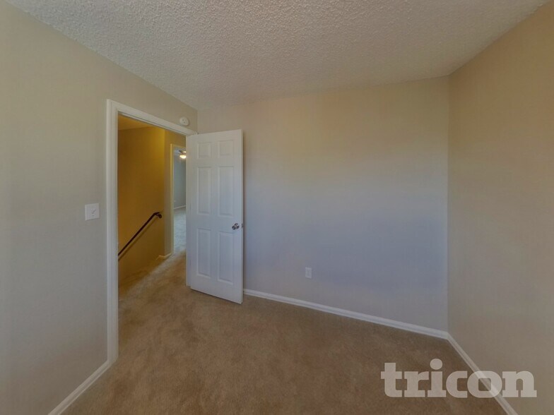 Building Photo - 4868 Irving Dr