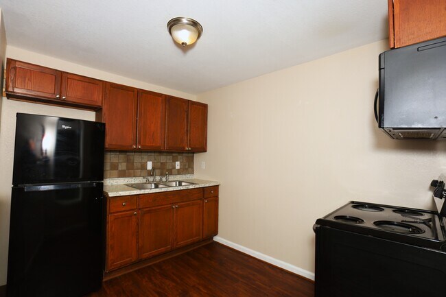 Building Photo - 256 E Pecan Ln