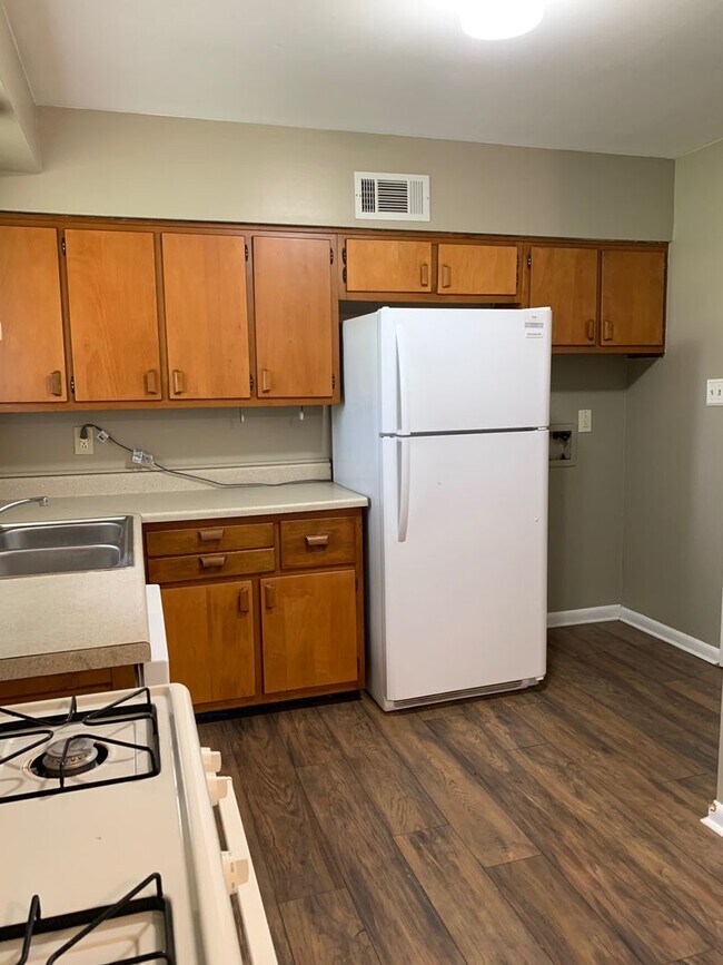 Building Photo - 2bedroom/1bath all brick home - No HUD