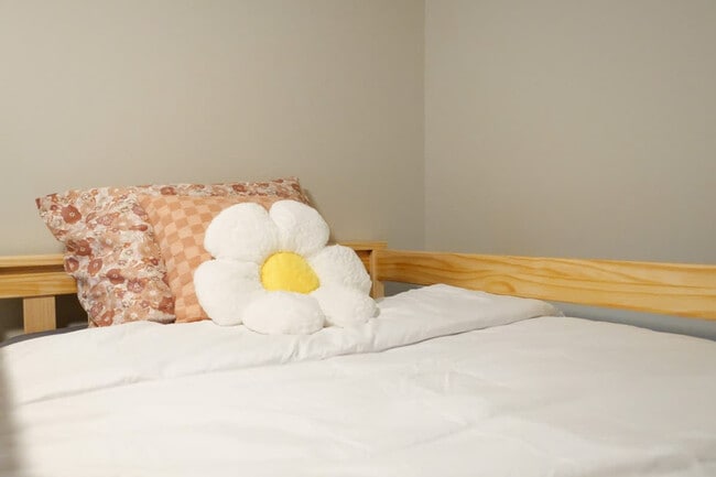 Building Photo - 303 E Washington St