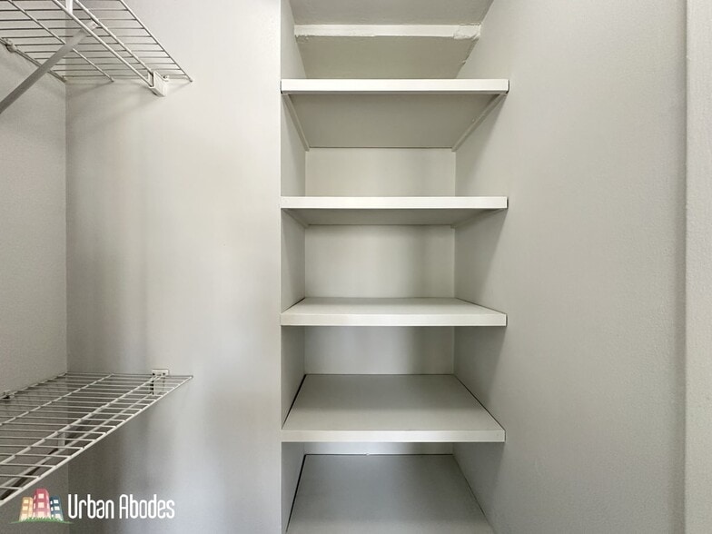 Building Photo - 1335 N Dearborn St