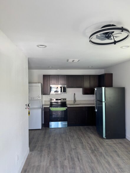 Building Photo - 1487 Claremont Pl