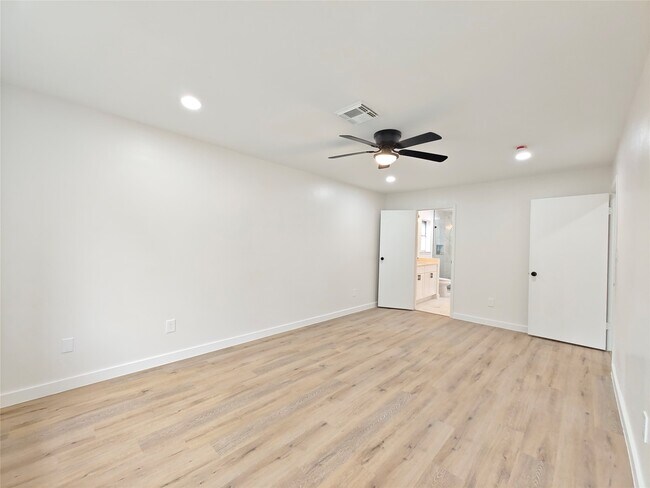 Building Photo - 4106 Clovernook Ln
