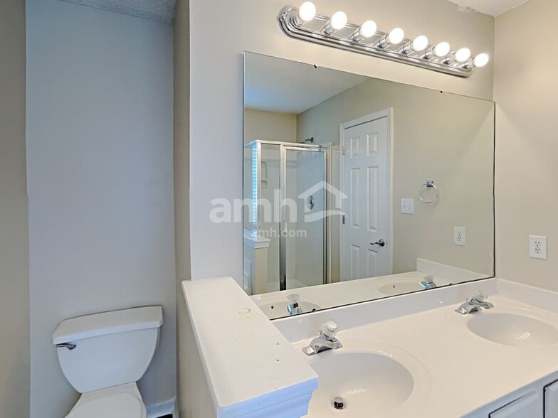 Building Photo - 212 Leafmore Ct