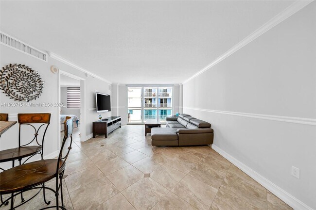 Building Photo - 6917 Collins Ave