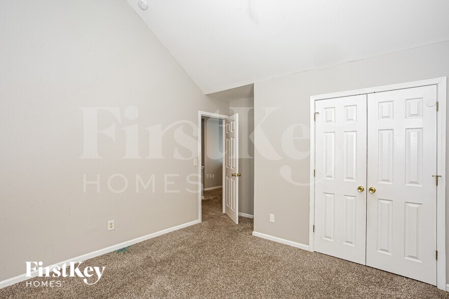 Building Photo - 8605 Royal Bluff Dr