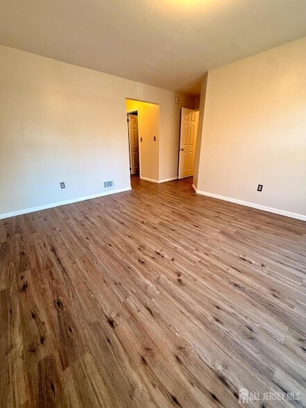 Building Photo - 505 Woodhaven Dr