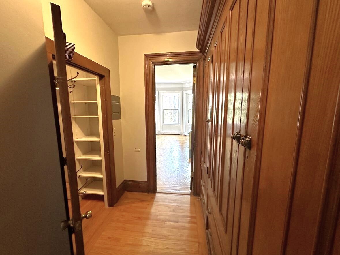 Building Photo - 32 Gloucester St