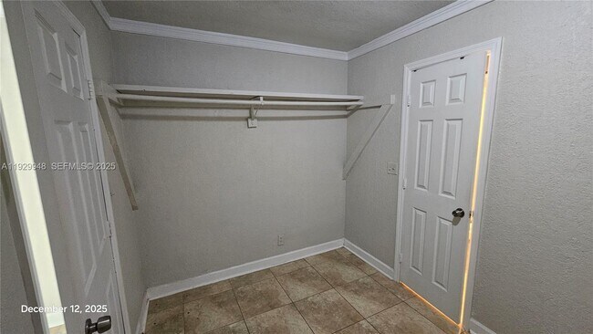 Building Photo - 1040 N 70th Ave