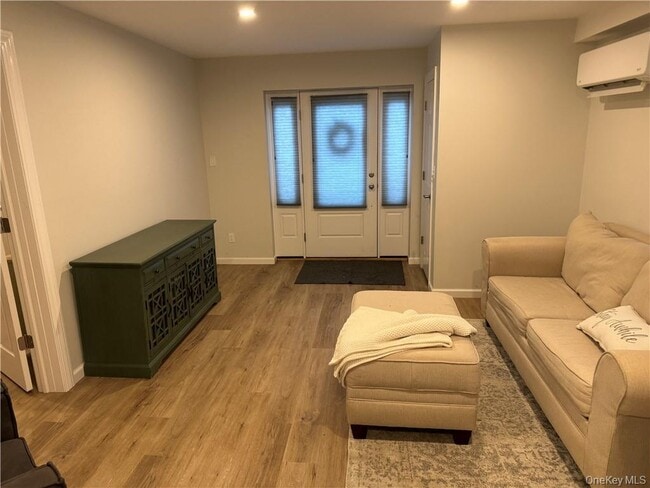 Building Photo - 28 Lakeview Dr