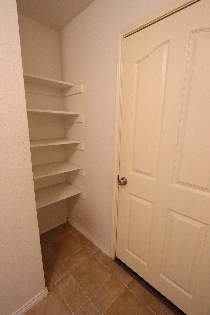 Building Photo - 1000 Warbler Ln