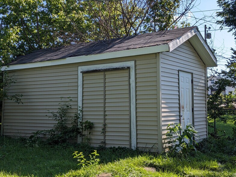 shed - 306 E Northview Ave