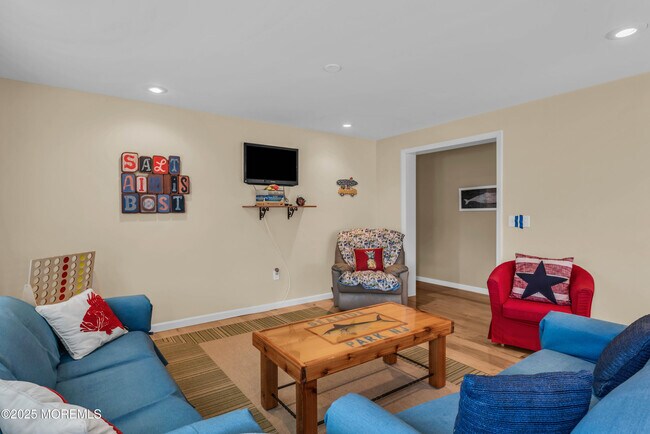 Building Photo - 111 7th Ave