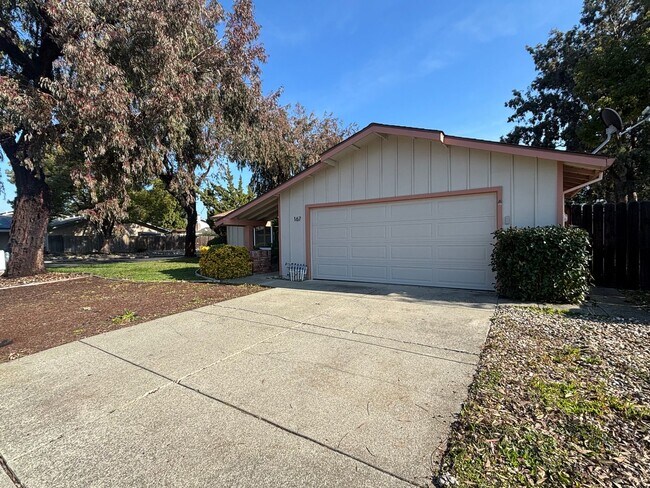 Building Photo - Beautiful Single-Story Gem in Vacaville!